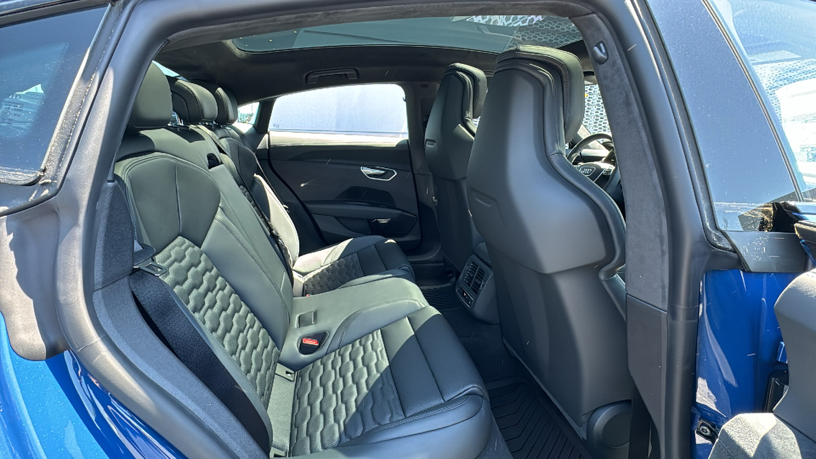 2024 Audi e-tron GT Prestige 19