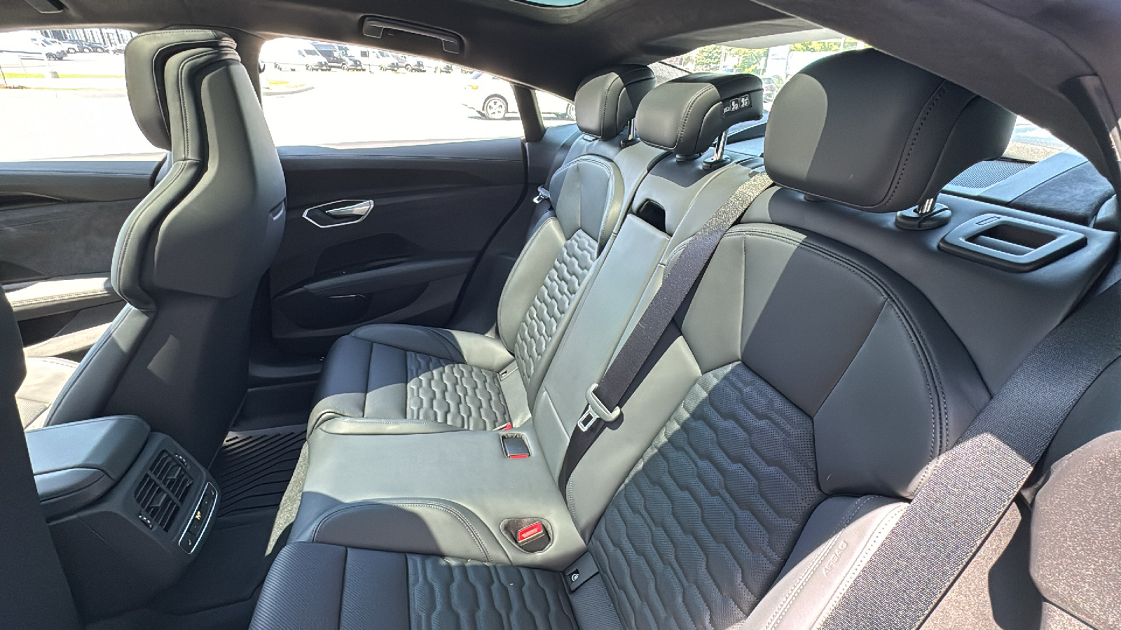 2024 Audi e-tron GT Prestige 41