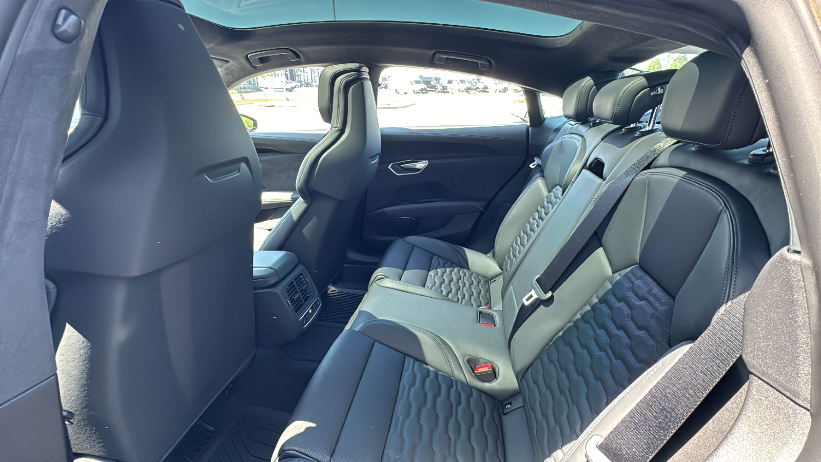 2024 Audi e-tron GT Prestige 42
