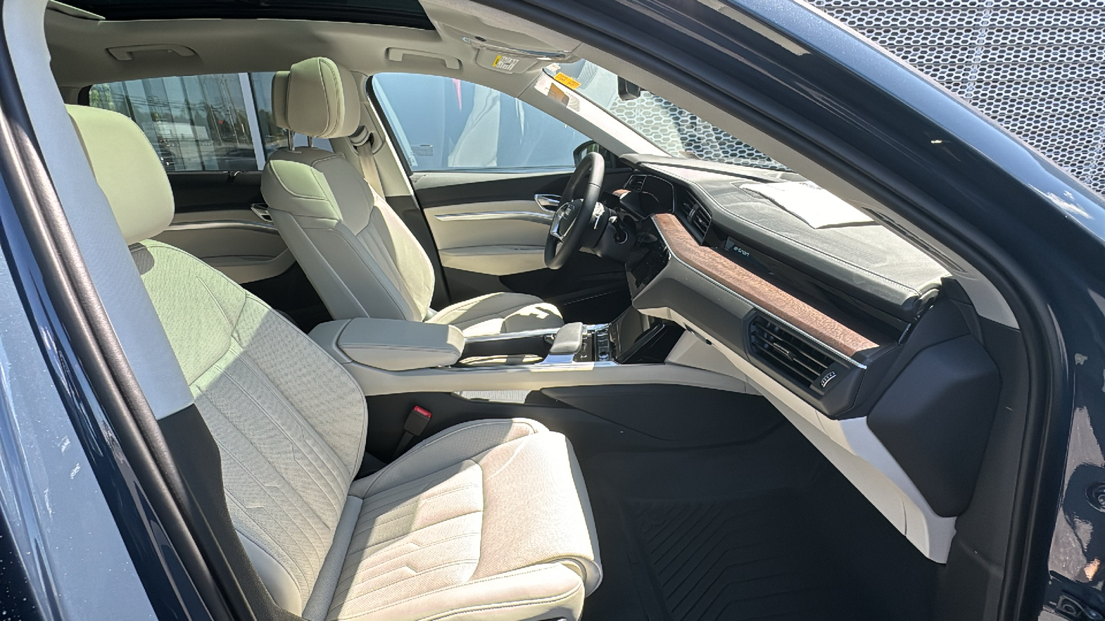 2024 Audi Q8 e-tron Prestige 10