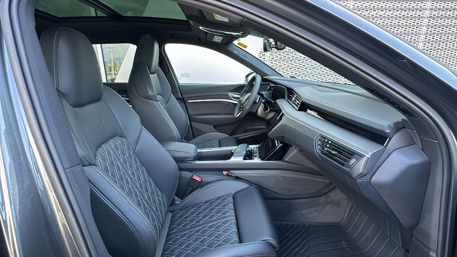 2024 Audi SQ8 e-tron Premium Plus 16
