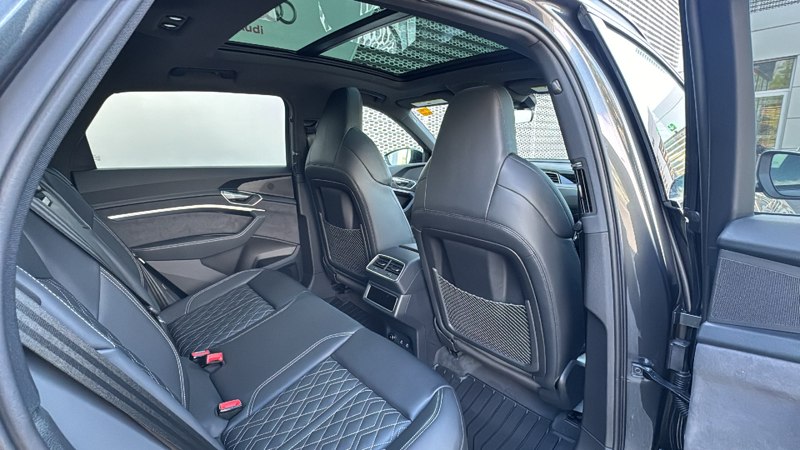 2024 Audi SQ8 e-tron Premium Plus 24
