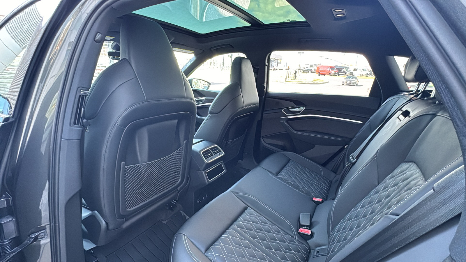 2024 Audi SQ8 e-tron Premium Plus 46