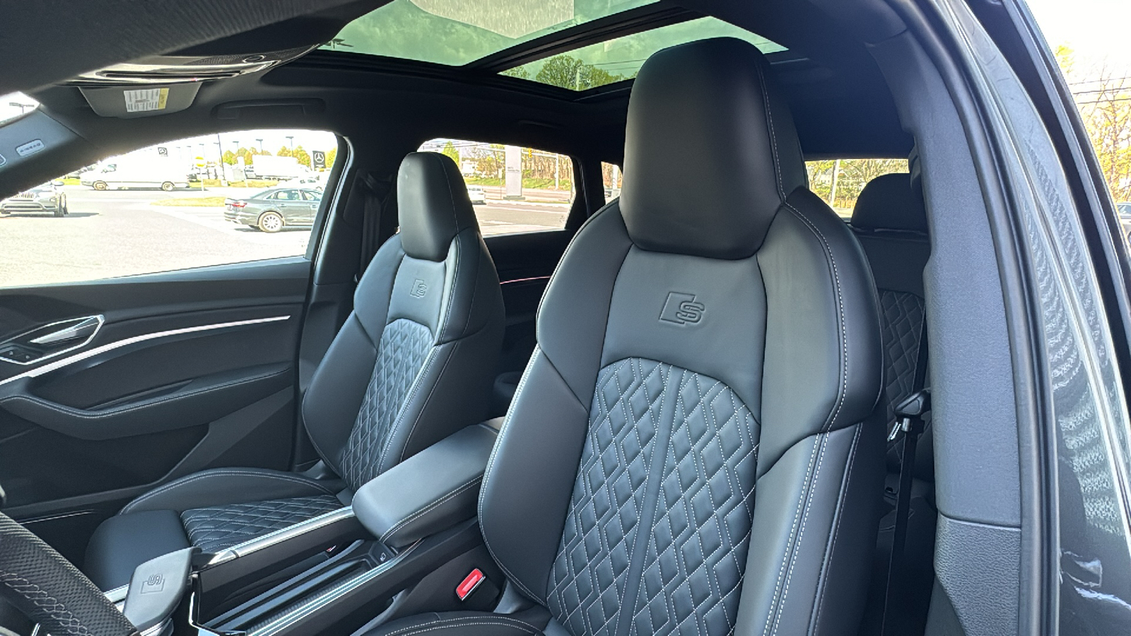 2024 Audi SQ8 e-tron Premium Plus 50