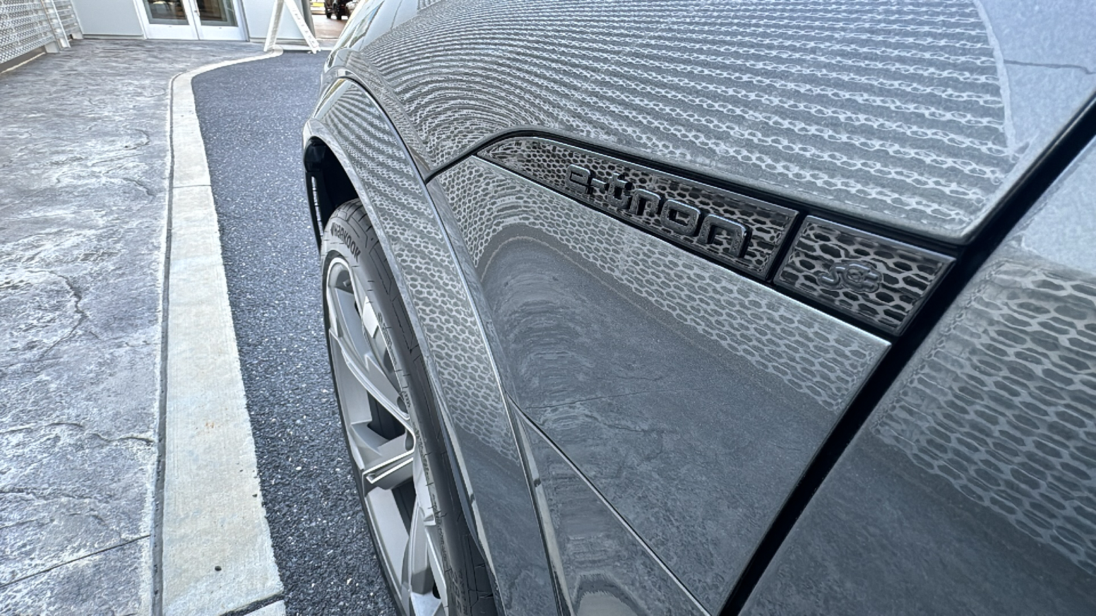 2024 Audi SQ8 e-tron Premium Plus 58