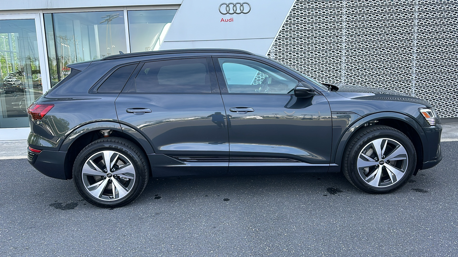 2024 Audi Q8 e-tron Premium 5