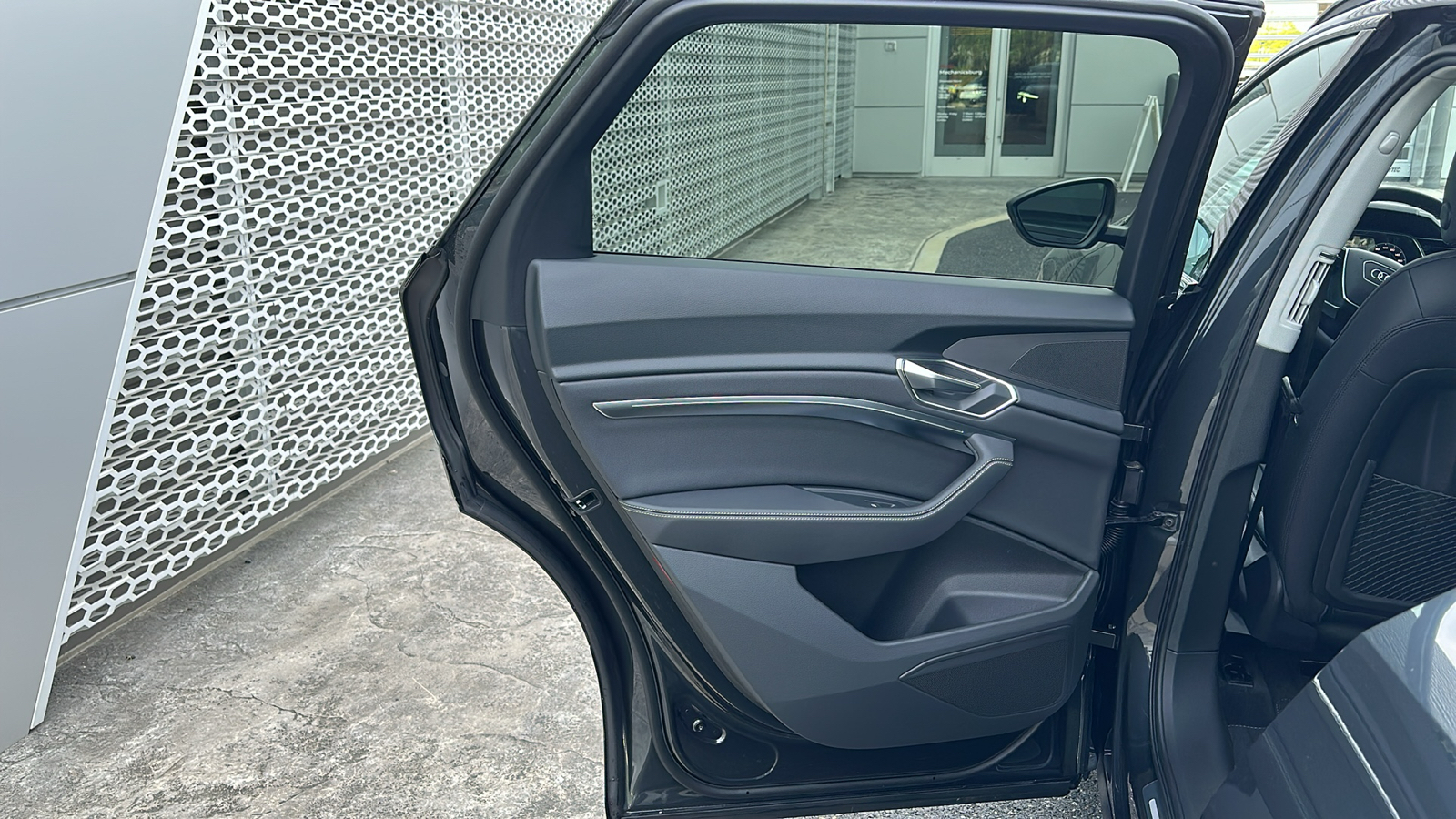 2024 Audi Q8 e-tron Premium 27