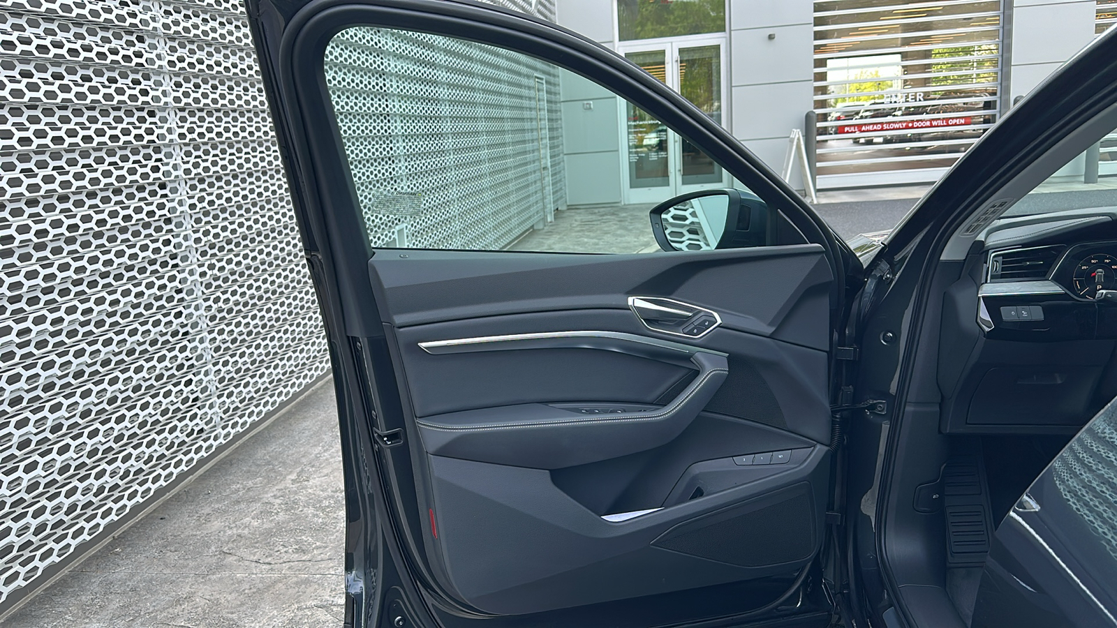 2024 Audi Q8 e-tron Premium 29