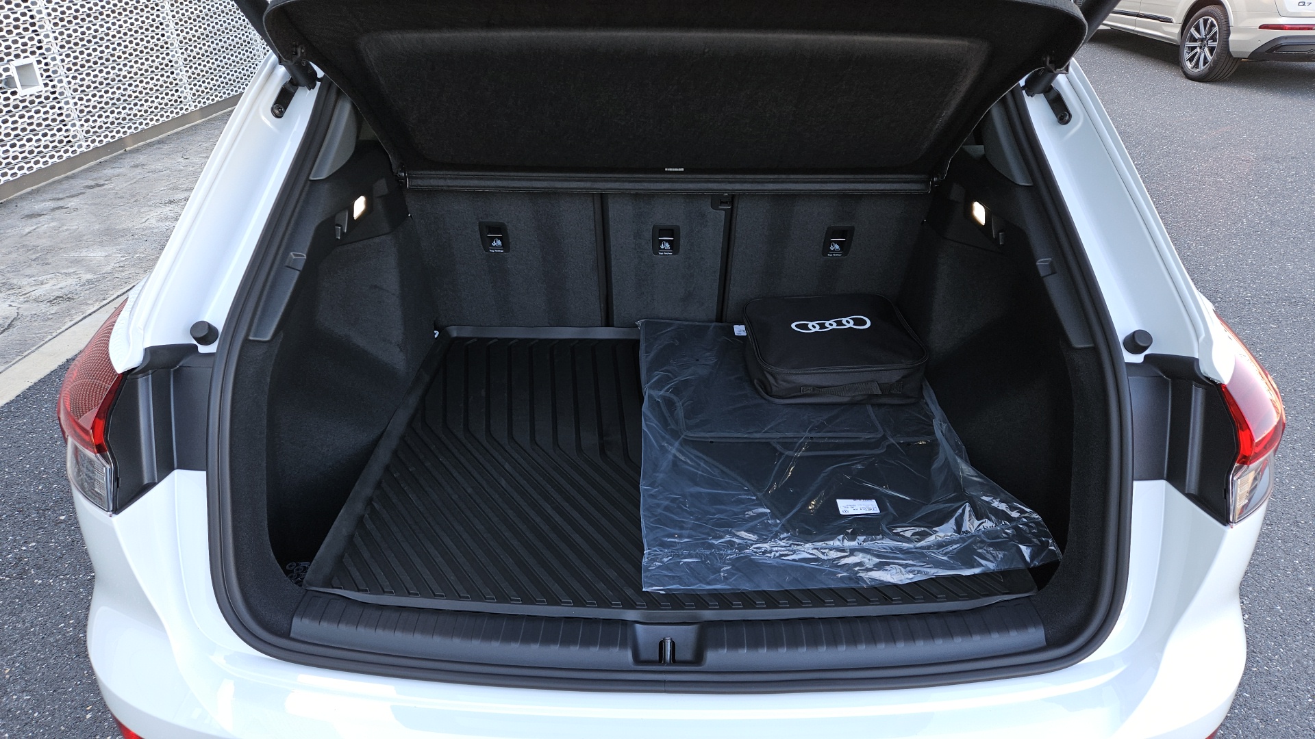 2024 Audi Q4 e-tron Premium Plus 8