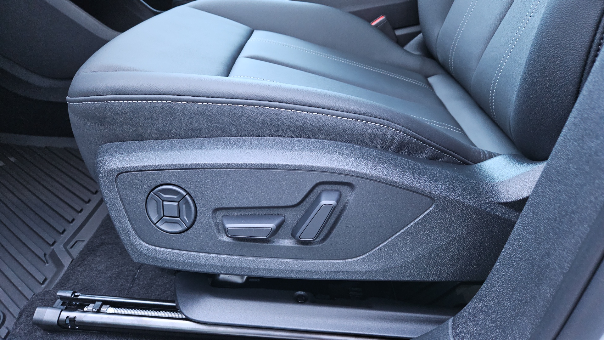 2024 Audi Q4 e-tron Premium Plus 19