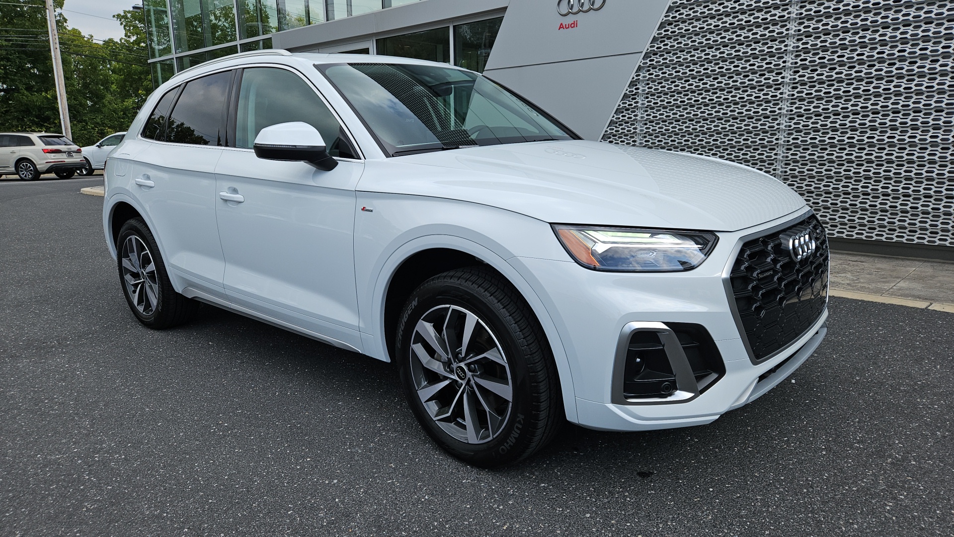 2024 Audi Q5 45 S line Premium 1