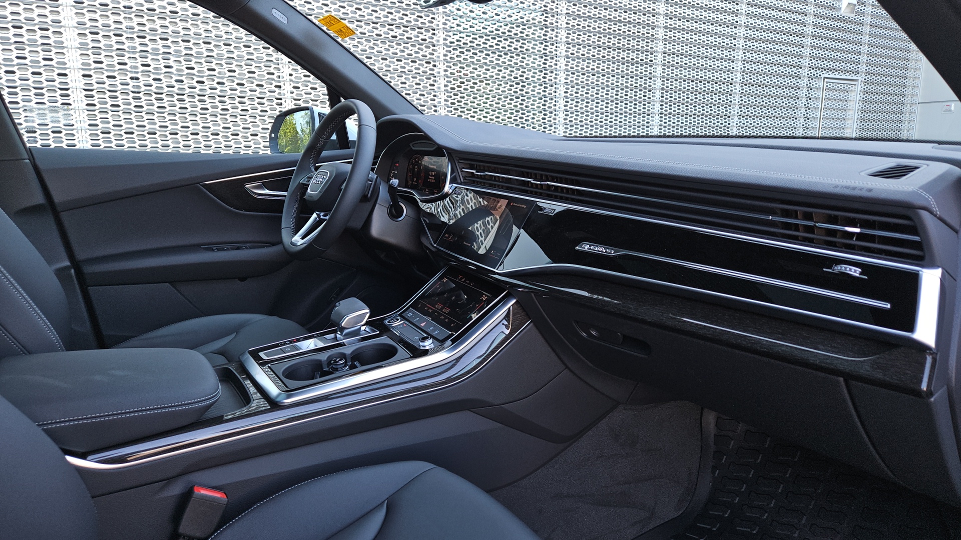 2025 Audi Q7 45 Premium 32