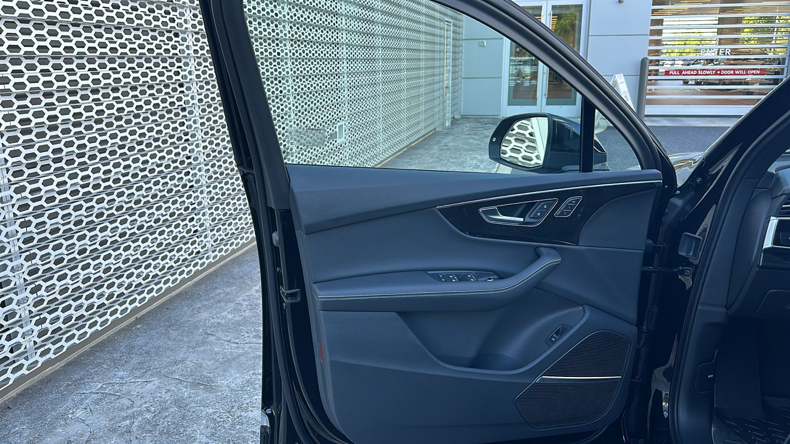 2025 Audi Q7  30