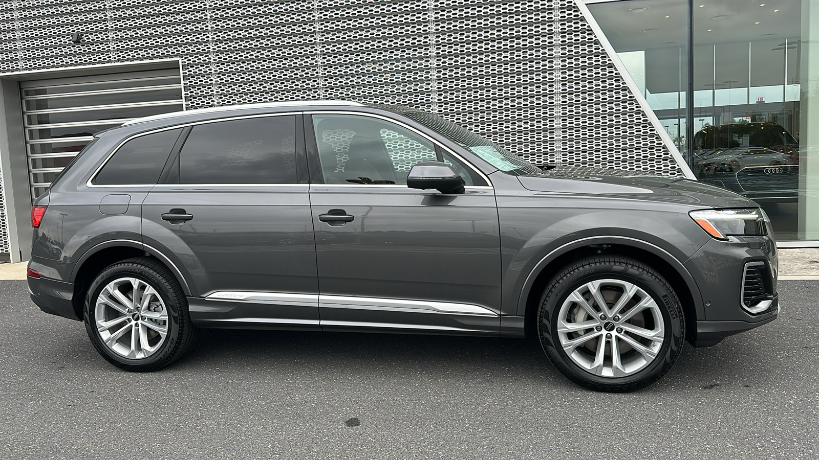 2025 Audi Q7 45 Premium Plus 5