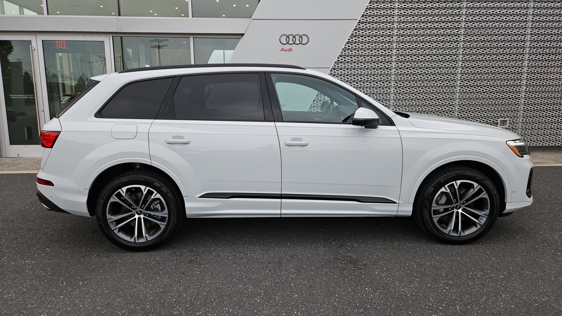 2025 Audi Q7 45 Premium Plus 3