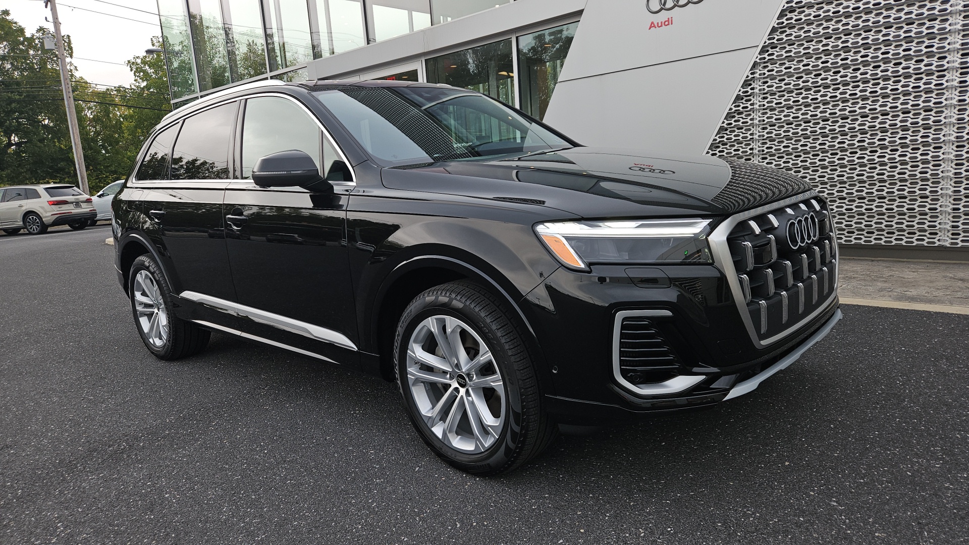 2025 Audi Q7 55 Premium Plus 1