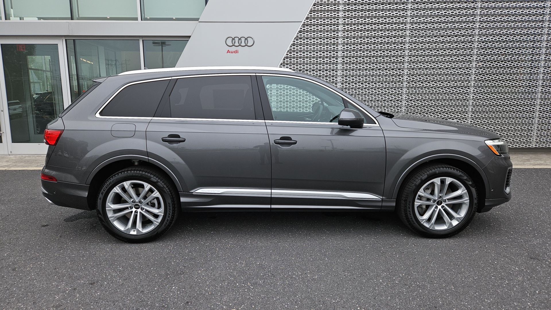 2025 Audi Q7 55 Premium Plus 3