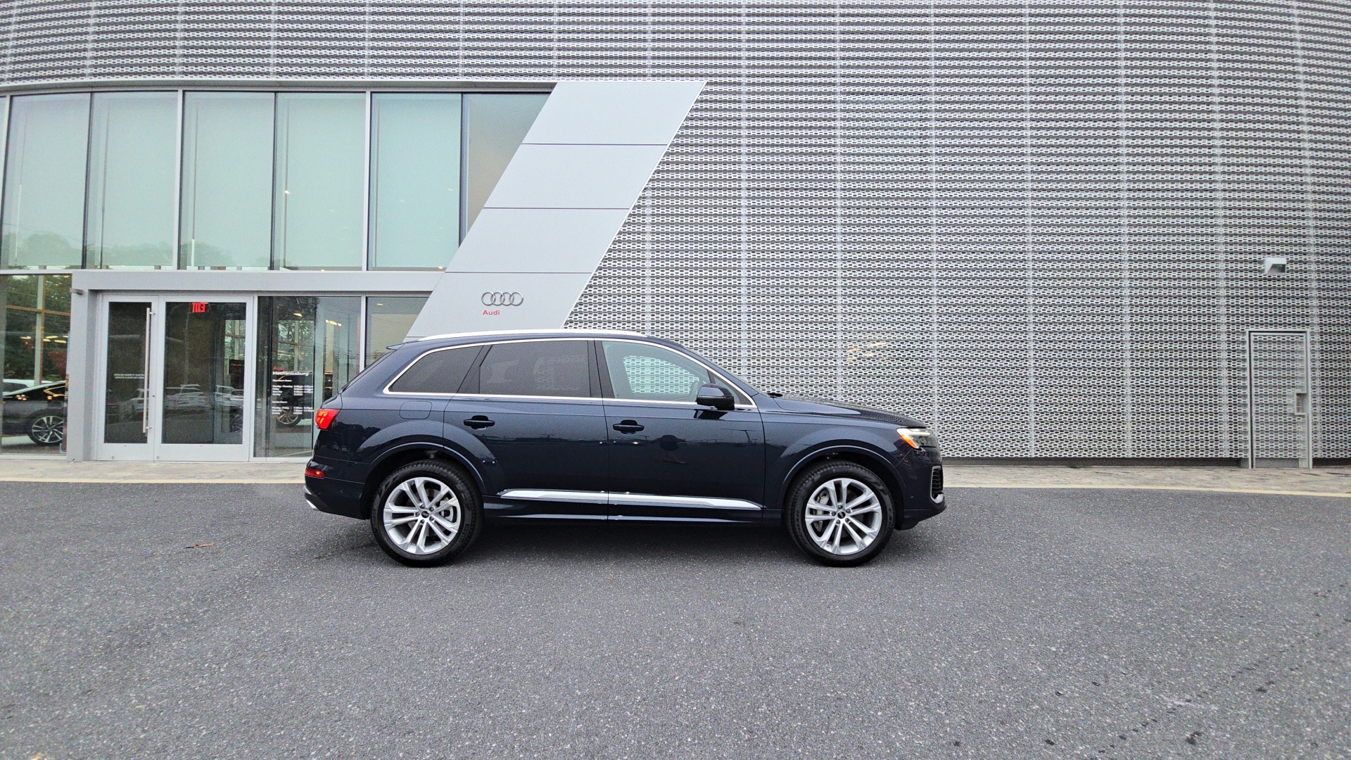 2025 Audi Q7 55 Premium Plus 2