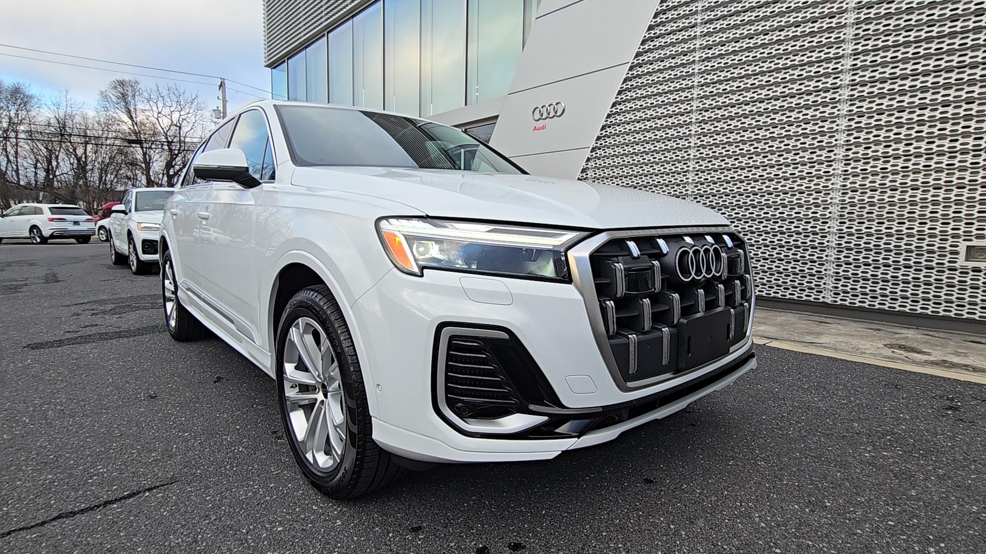 2025 Audi Q7 55 Premium Plus 1