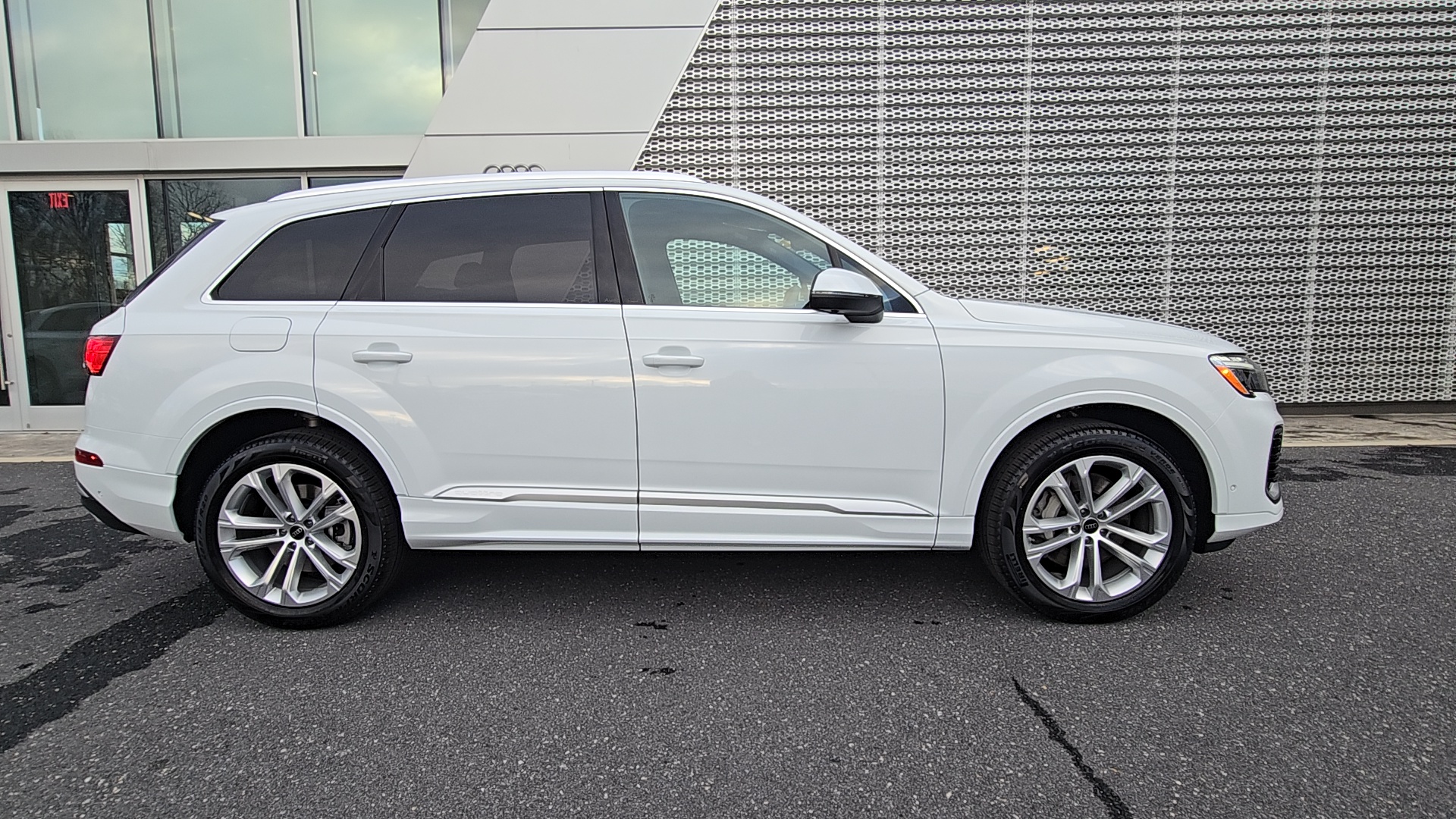 2025 Audi Q7 55 Premium Plus 3