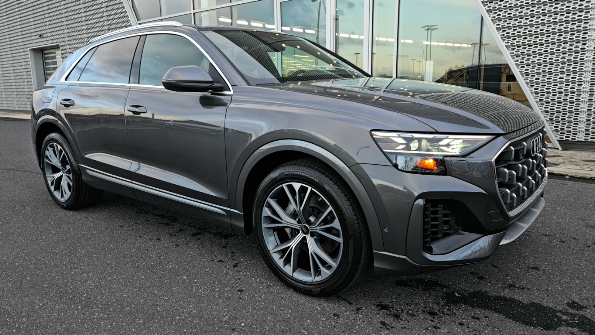 2025 Audi Q8 55 Prestige 1