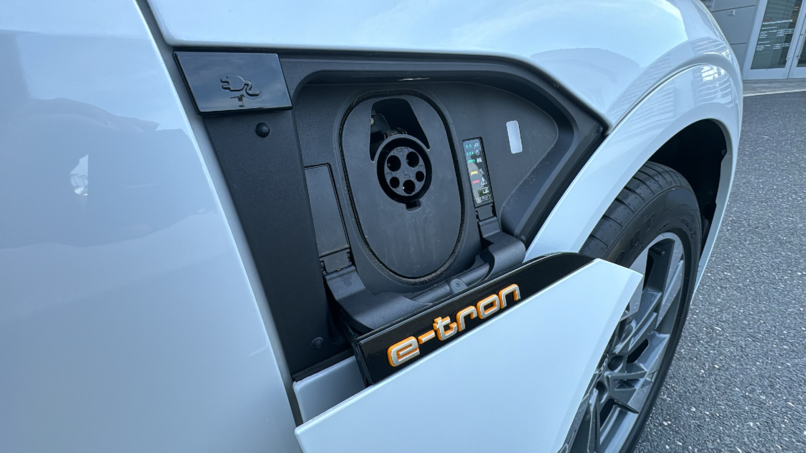 2021 Audi e-tron  10