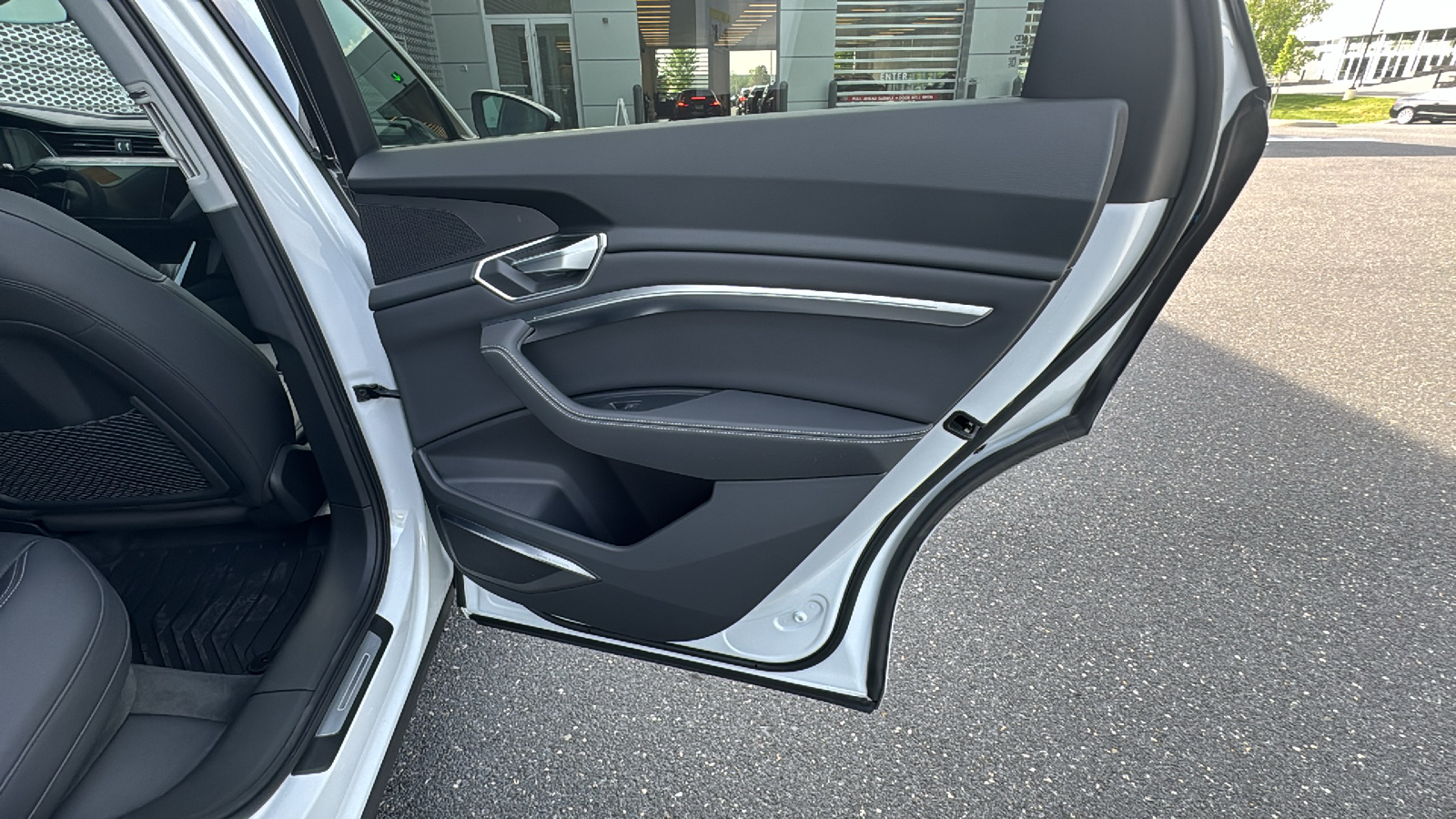 2021 Audi e-tron  26