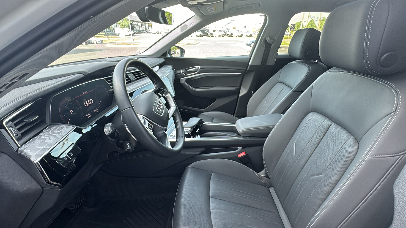 2021 Audi e-tron  38