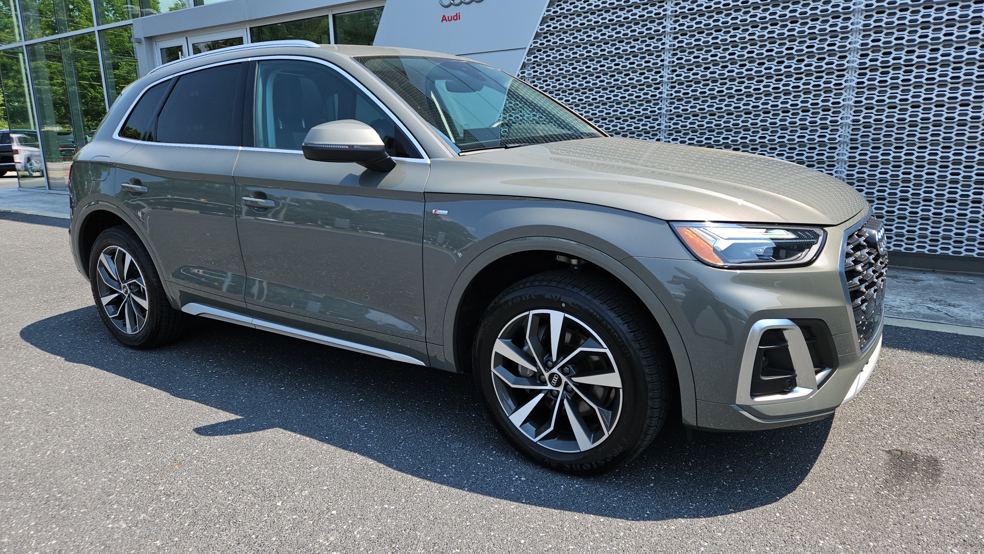 2023 Audi Q5 45 S line Premium Plus 1