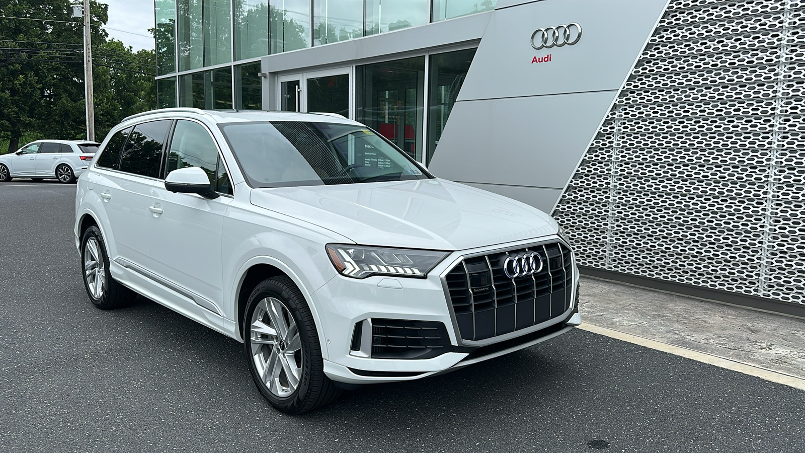 2024 Audi Q7 55 Premium Plus 1