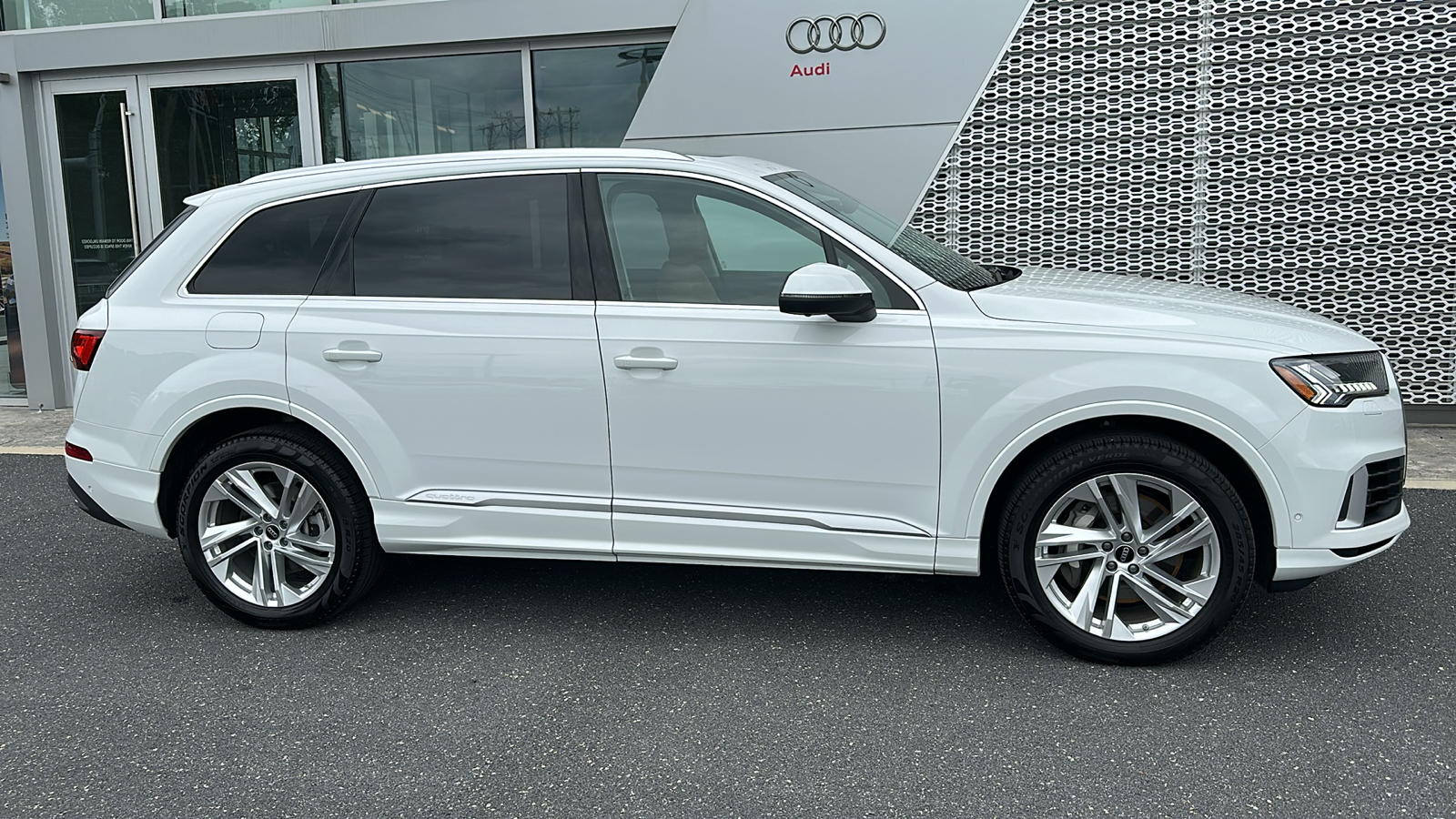 2024 Audi Q7 55 Premium Plus 5