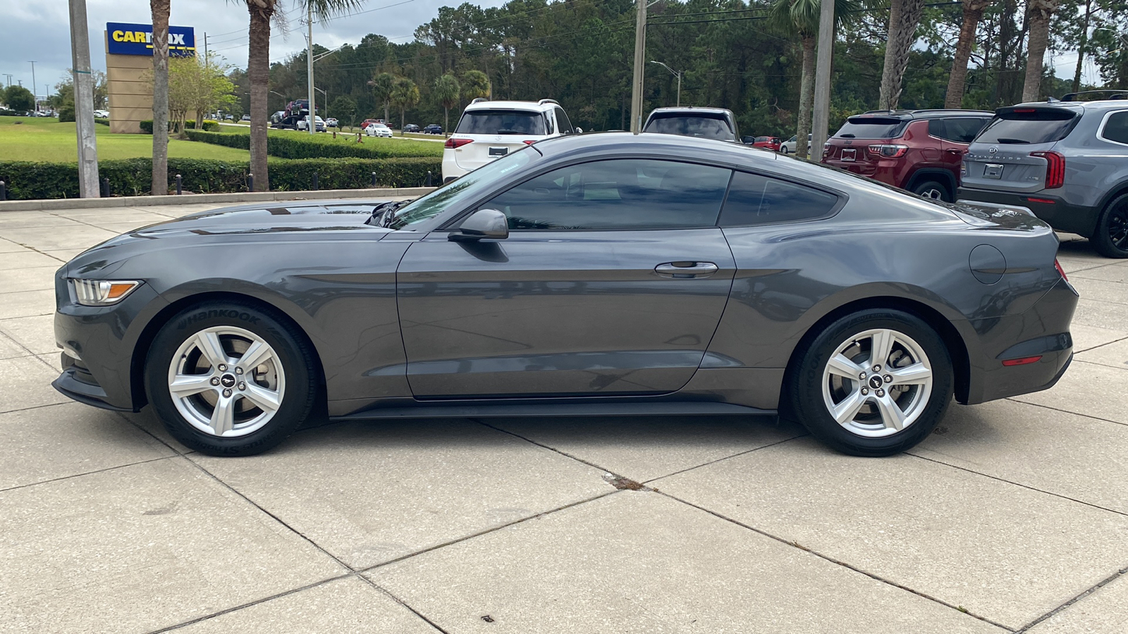 2017 Ford Mustang V6 4