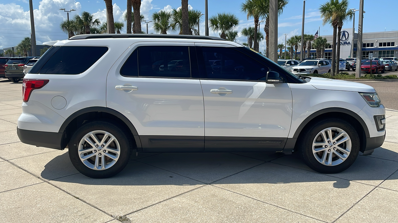 2017 Ford Explorer XLT 31