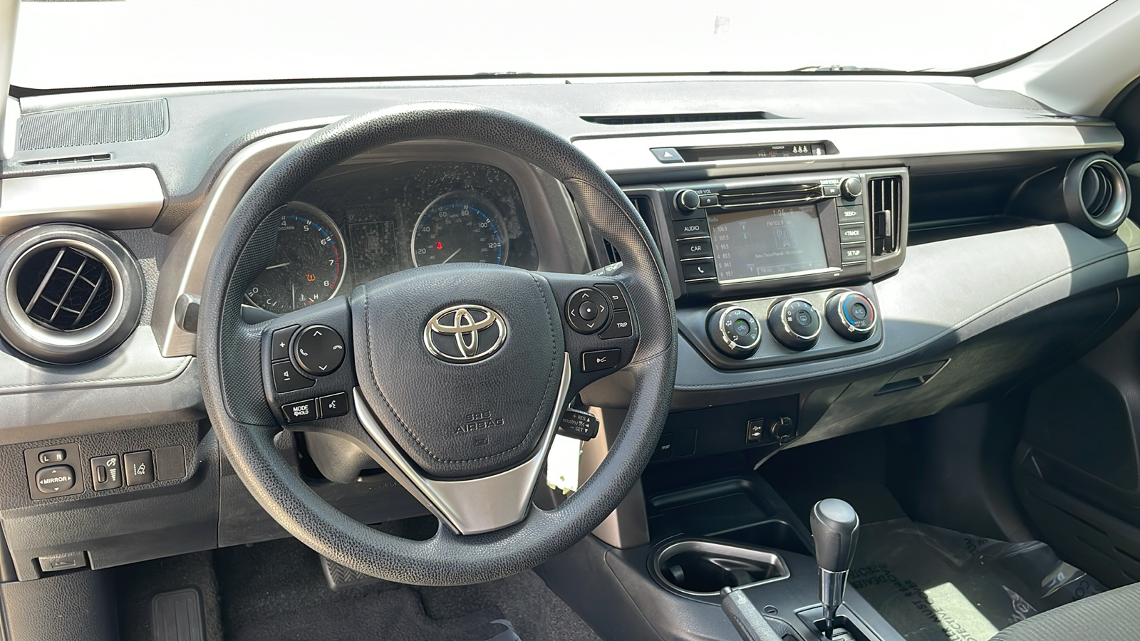 2018 Toyota RAV4 LE 11