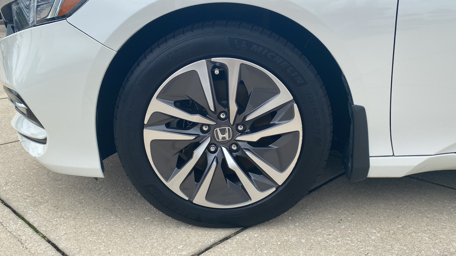 2019 Honda Accord Hybrid Touring 11