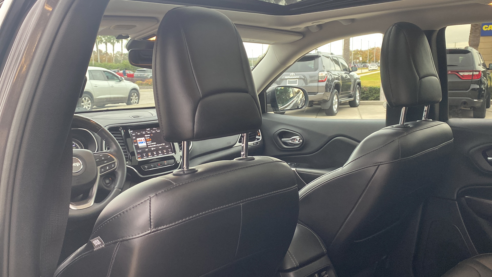 2019 Jeep Cherokee Overland 13