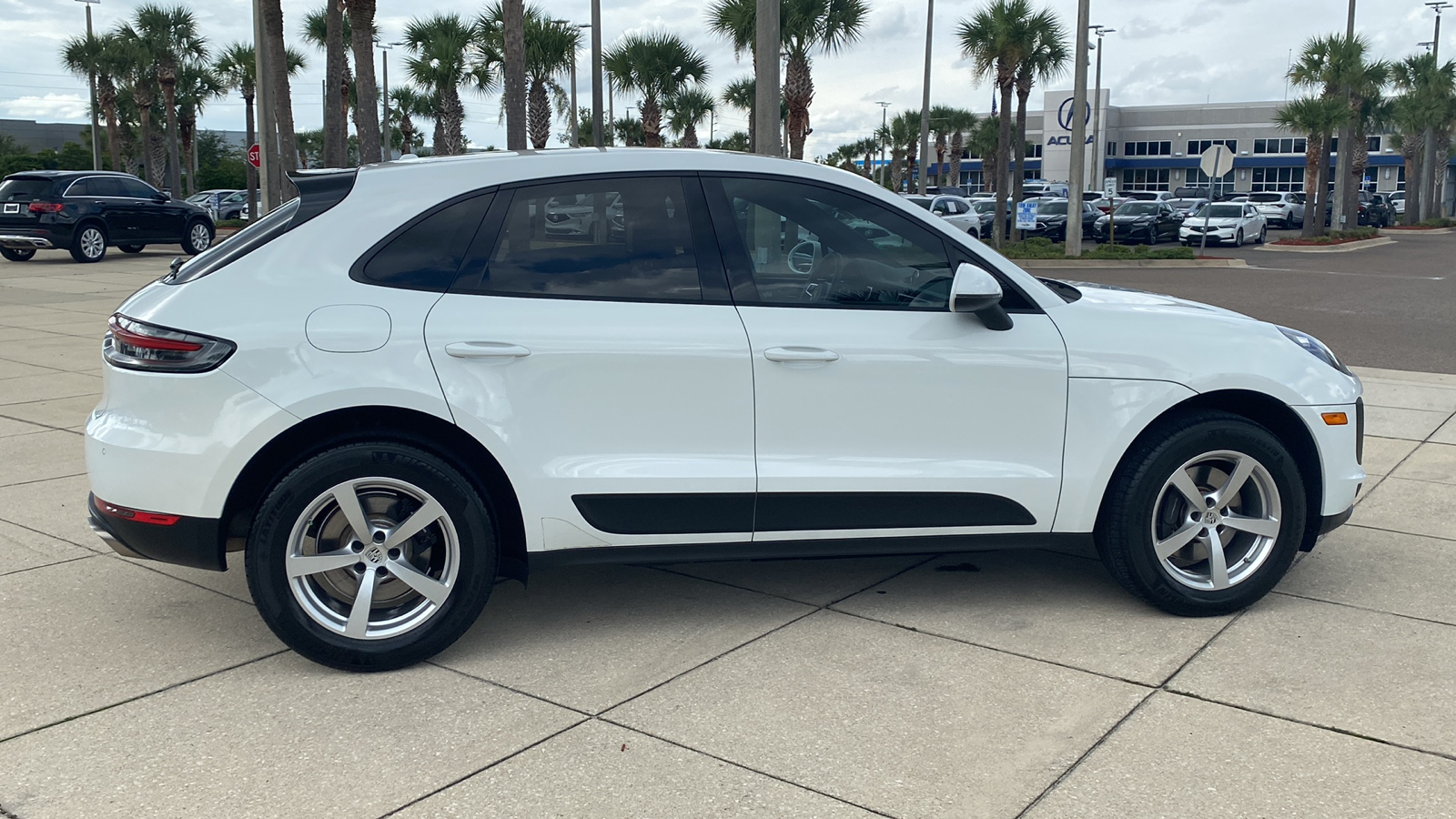 2020 Porsche Macan Base 31