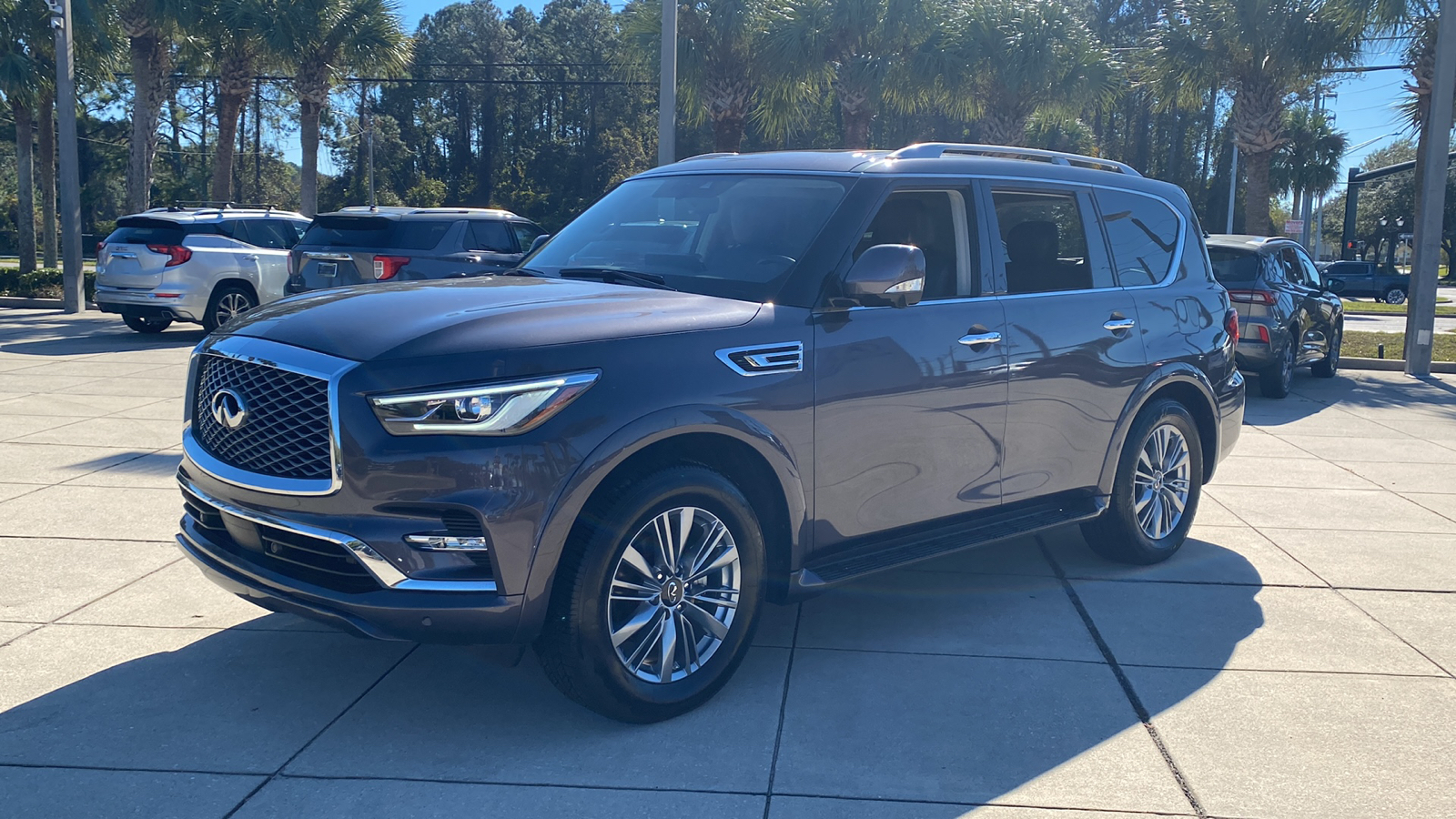 2022 INFINITI QX80 Luxe 2