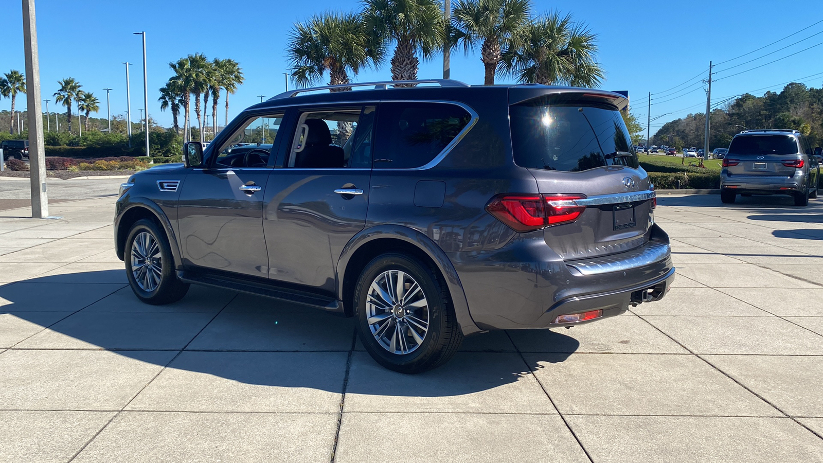 2022 INFINITI QX80 Luxe 5