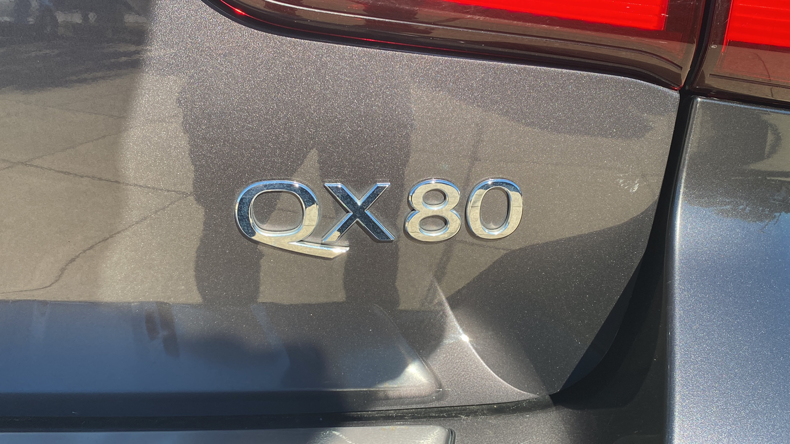 2022 INFINITI QX80 Luxe 8