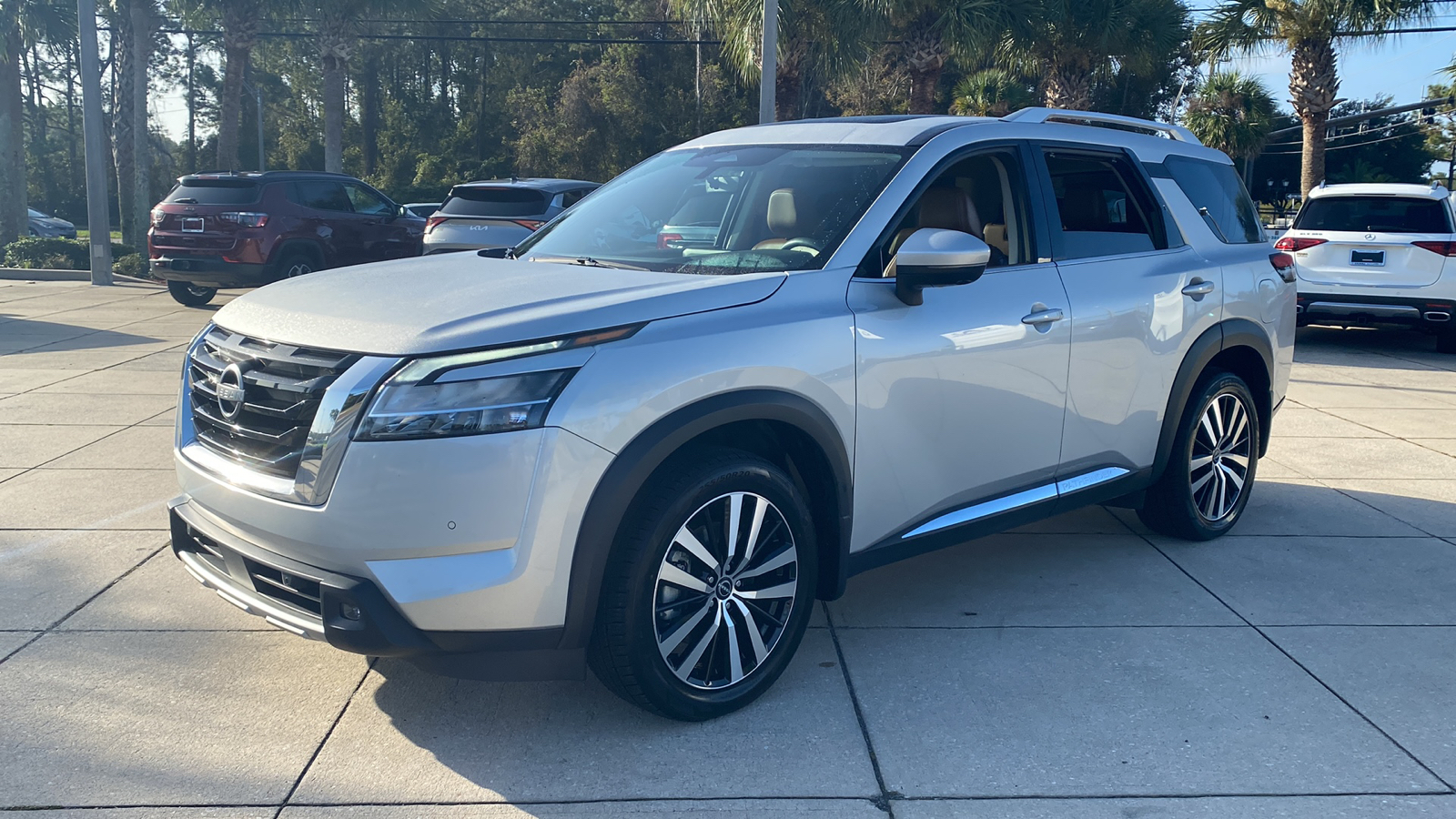 2023 Nissan Pathfinder Platinum 2