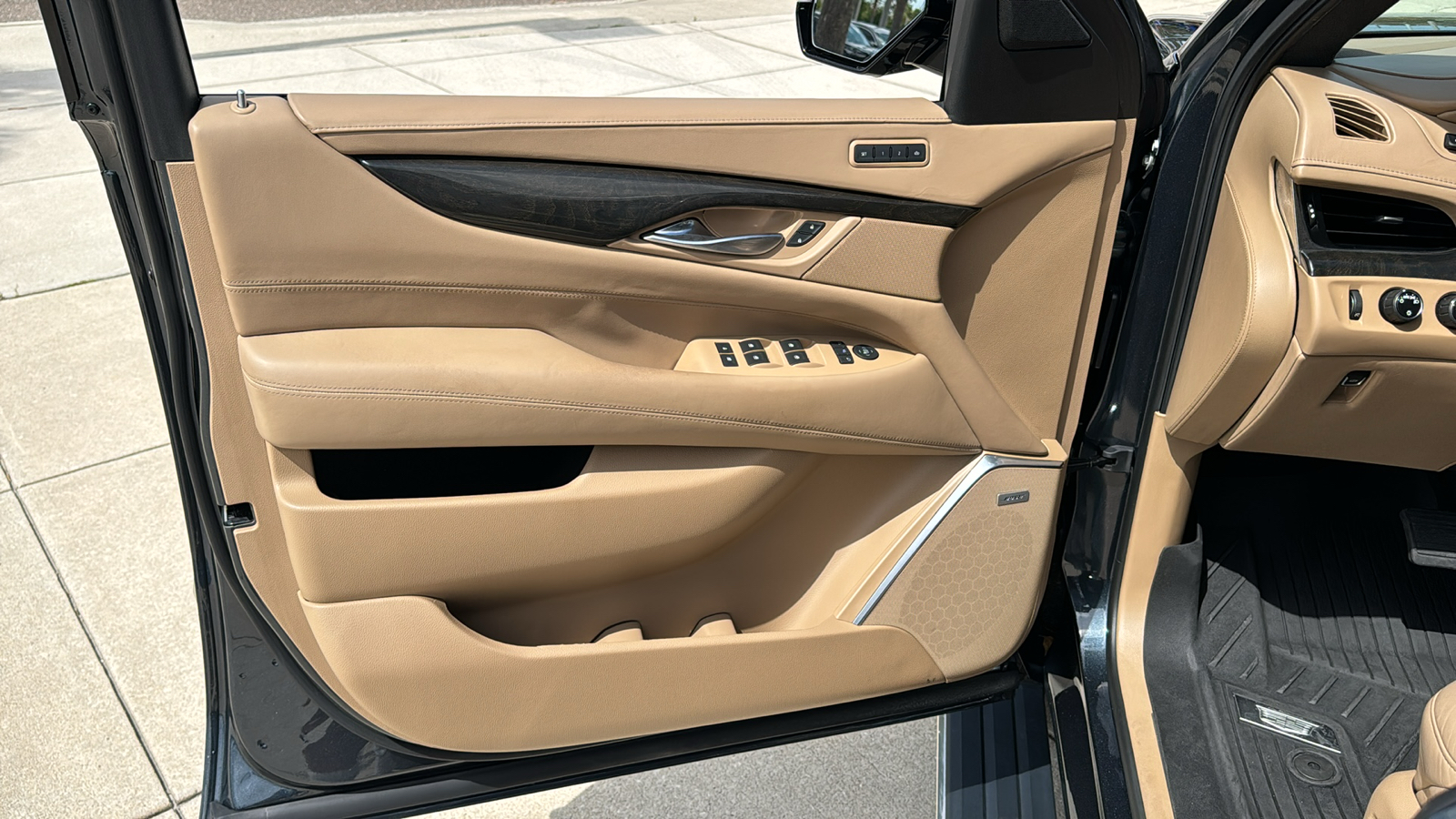 2019 Cadillac Escalade Platinum 8