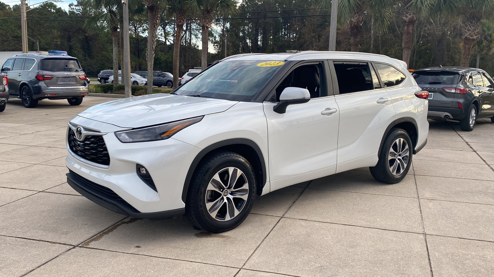 2023 Toyota Highlander L 2