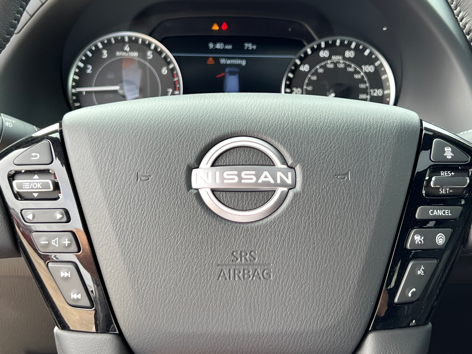 2024 Nissan Armada SL 23