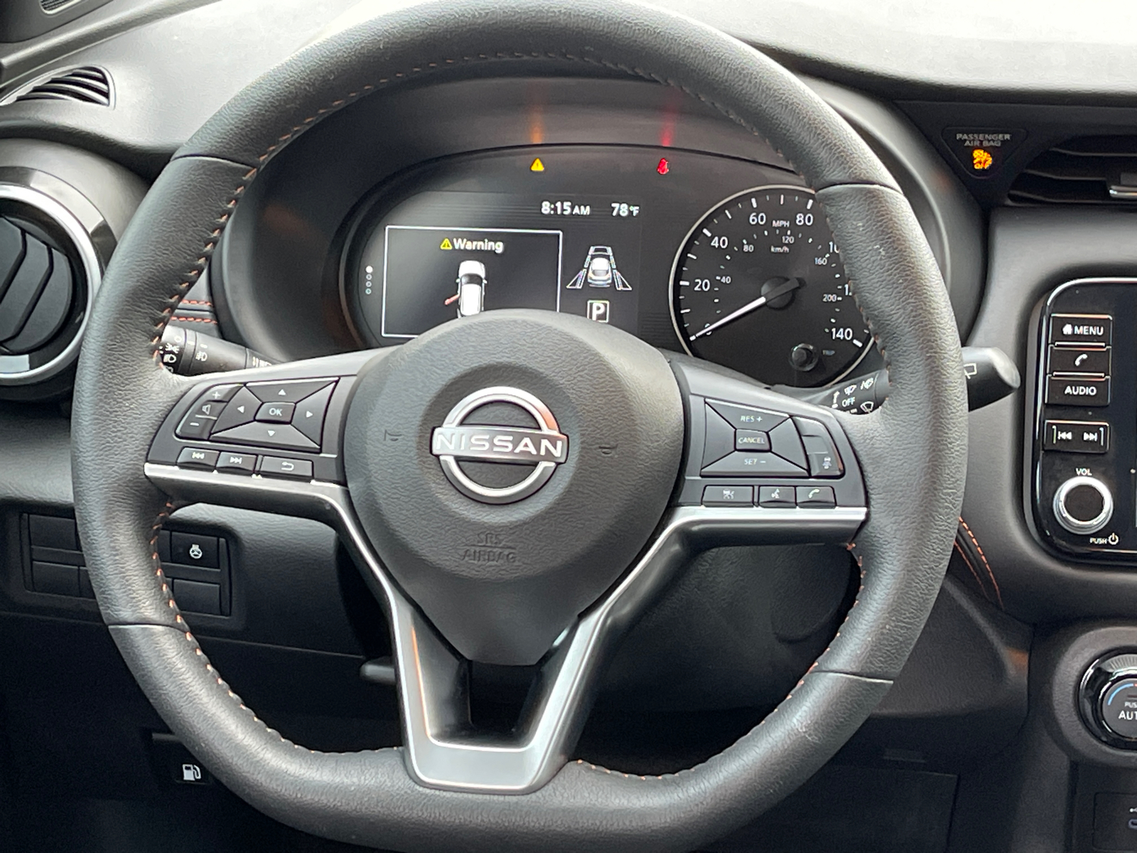 2023 Nissan Kicks SR 17