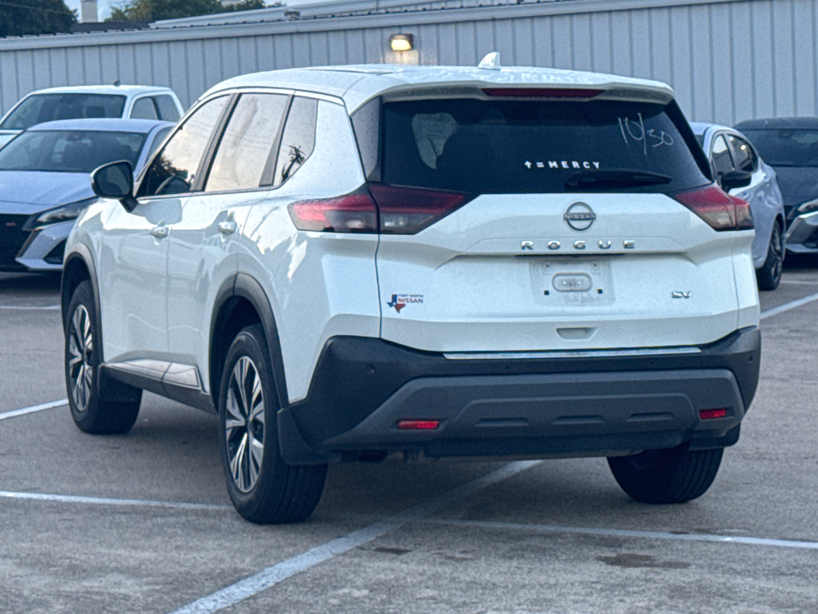 2022 Nissan Rogue SV 4