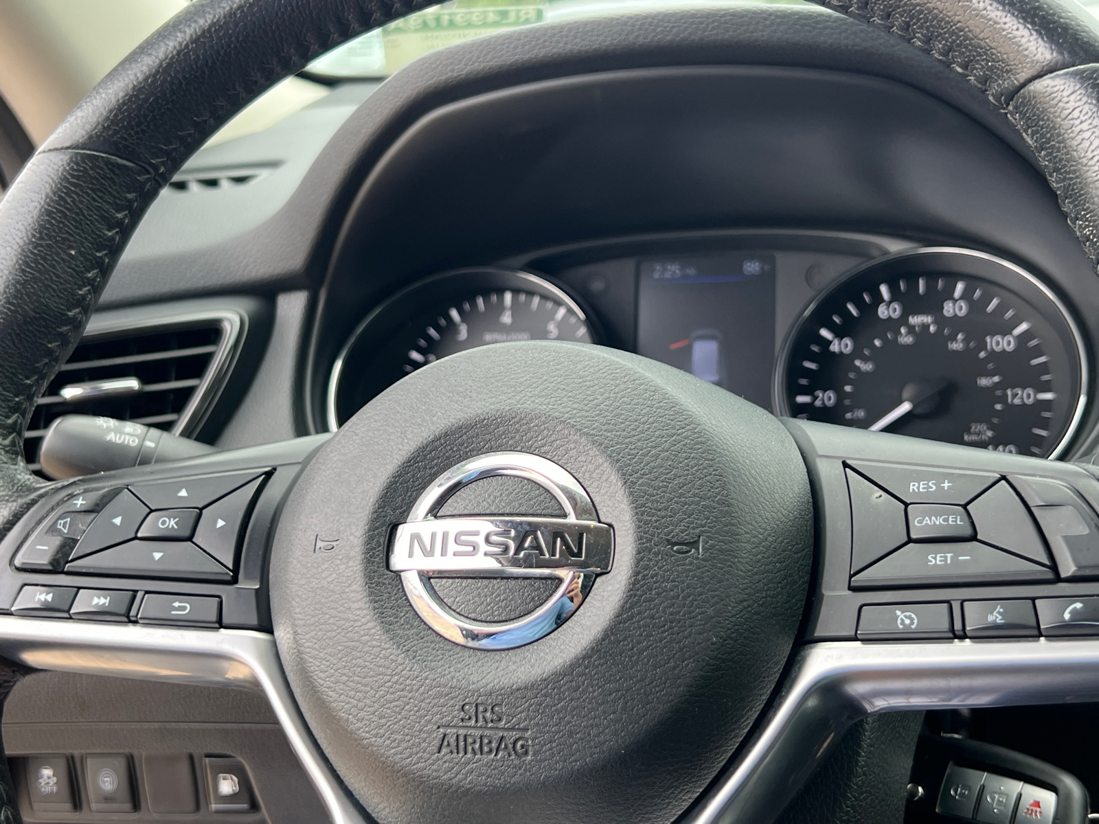 2019 Nissan Rogue S 27