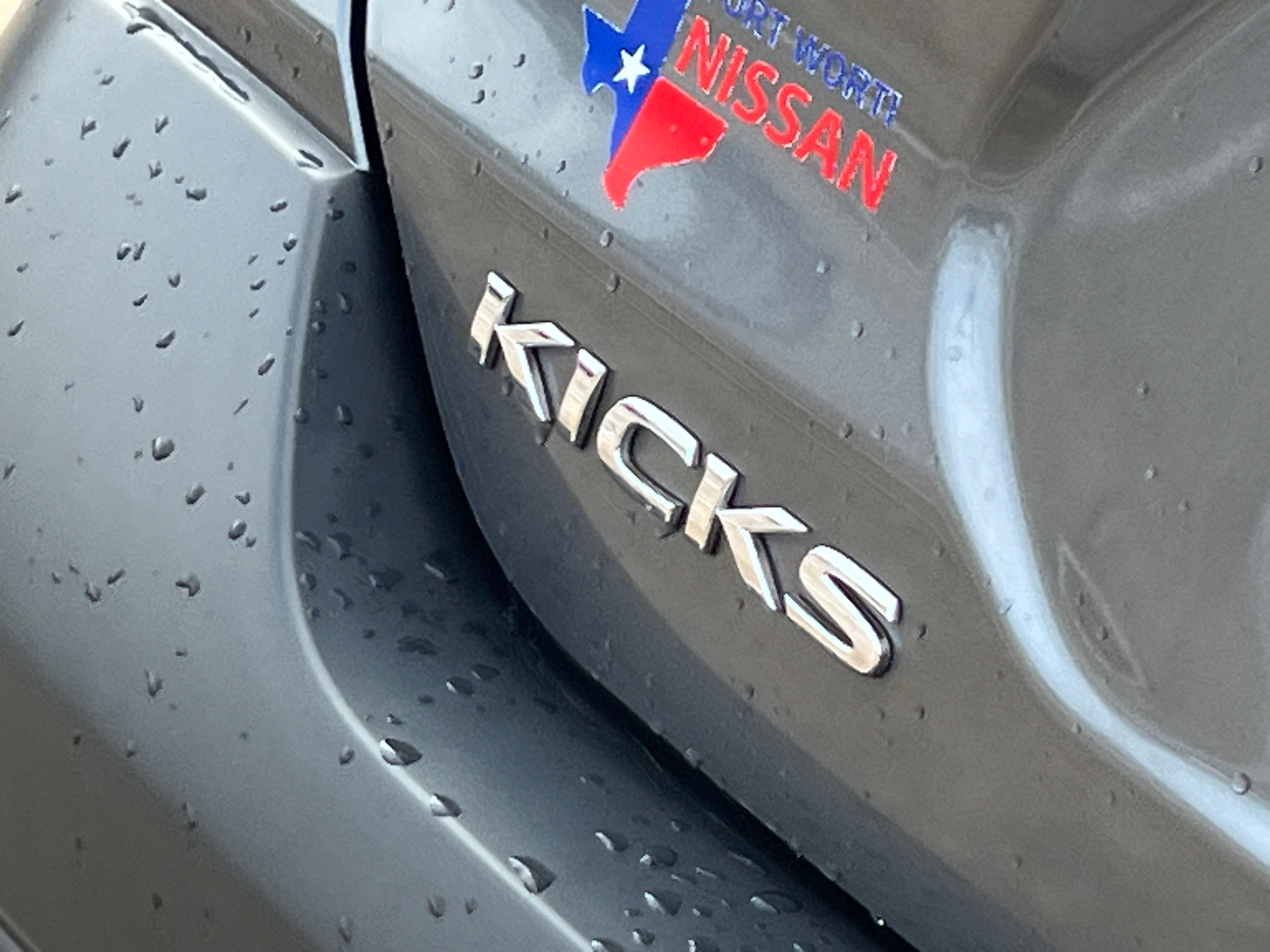 2020 Nissan Kicks S 10