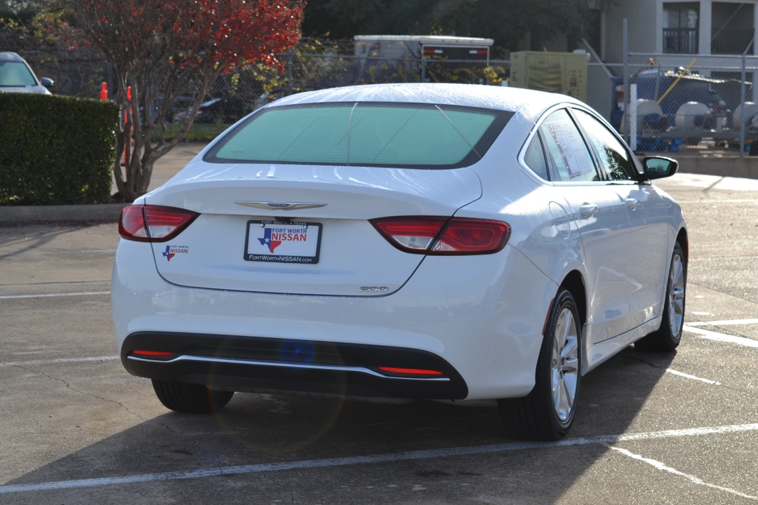 2015 Chrysler 200 Limited 8