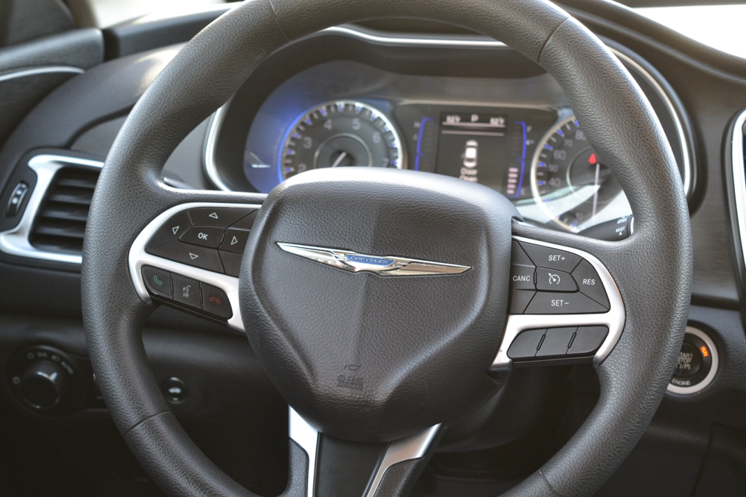 2015 Chrysler 200 Limited 14